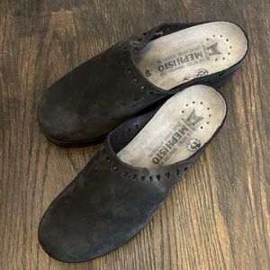 Mephisto Satty clogs, leather w/perforations, navy, cork base, size 40 (9-9.5)